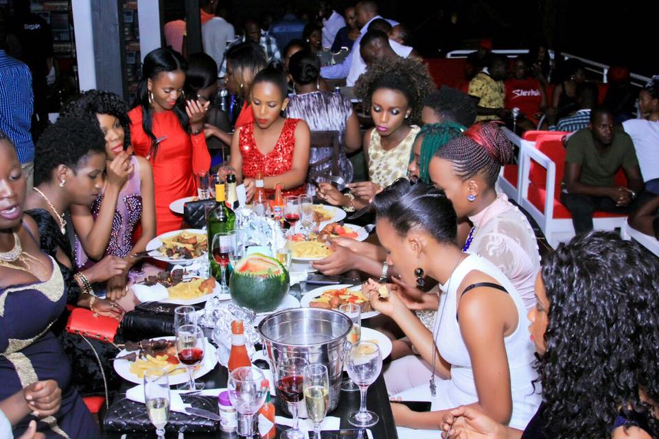 Fame Lounge and Restaurant Kololo Kampala Uganda, Good food in Kampala, Food, Beer and Drinks,  Top Bars, Top Restaurant, Lounge, Top Bar and Lounge, Food, Beer, Wine, Spirits, Cocktail bar, Amazing beer prices, Cheap Beers, Great Venues to Drink after work , Gins and local beers,  grilled food and wood-fired pizzas, Kampala Corporate Night Out and hanging venue, Chilling with friends and mates, Date night, Eating and Drinking, Private parties, Drinking and Dancing, Cocktail Bar, Lounge Bar, Party Bar,  Kampala Pub, Lively DJ nights,  Lively Music, Great Beer Drink Out, Tasteful Delicious food in Kampala, Amazing Drinking Joint in Kampala Uganda, Ugabox